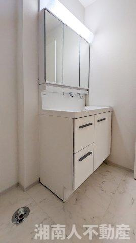 藤沢市鵠沼海岸６丁目４２５７－３新築戸建ての独立洗面台|独立洗面台、朝の身支度には欠かせません