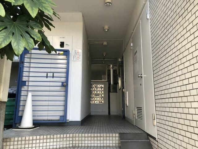 パレ・ドール本郷のエントランス