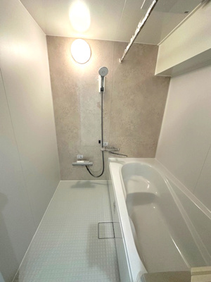 【浴室】 | ジャルダン東淀川 | 足を伸ばしてゆったりと湯船に浸かれる広々バスルーム。ご家族一緒に、癒しのバスタイムをお楽しみください！