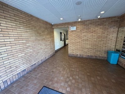 【ロビー】 | ジャルダン東淀川 | 共有部分はきれいに管理されています！集合ポストは、郵便配達員などが建物内に出入りすることが少なくなるので、防犯効果があります。