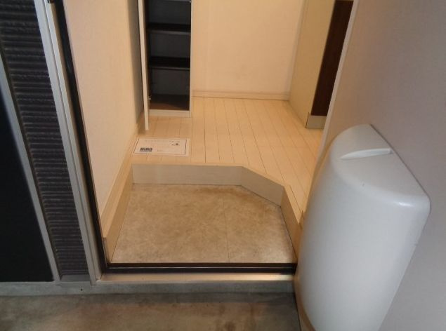 【玄関】 | CASA B.B. CUBE | ※同物件・反転タイプの写真です。