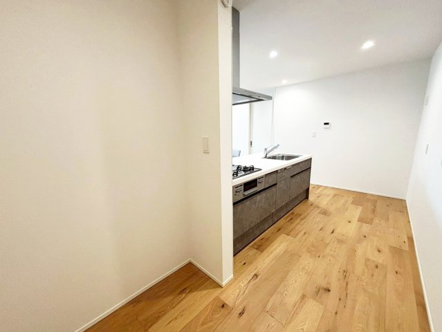 駿河区みずほ２丁目１期全２棟のその他|リビング横の書斎スペース