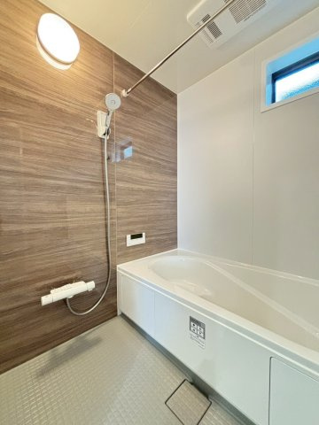 駿河区みずほ２丁目１期全２棟の寝室|写真内の家具は、AIでコーディネートしたイメージです。
実際の暮らしをイメージしやすいよう再現しています。