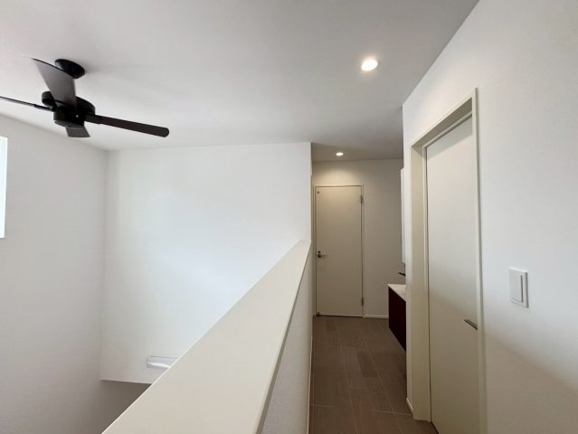 駿河区みずほ２丁目１期全２棟の子供部屋|写真内の家具は、AIでコーディネートしたイメージです。
実際の暮らしをイメージしやすいよう再現しています。