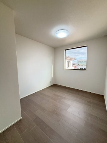 ＼新築モデルハウス／　好評販売中！　静岡市駿河区みずほ１期　全２邸の子供部屋|写真内の家具は、AIでコーディネートしたイメージです。
実際の暮らしをイメージしやすいよう再現しています。