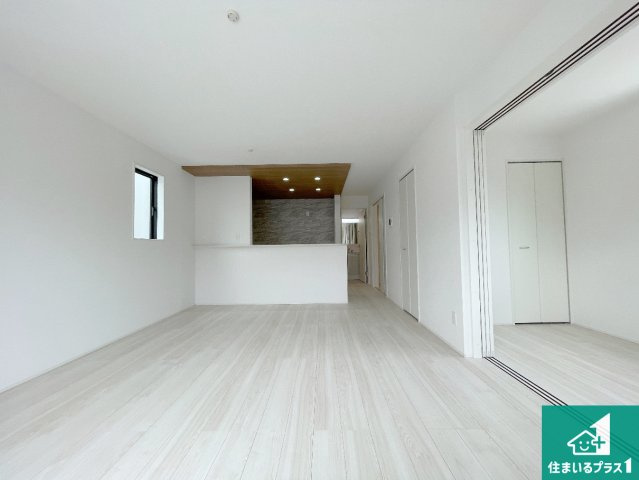 大津市下阪本　第3期　新築一戸建ての前面道路含む現地写真|周辺は落ち着いた街並みの住宅地！子育てがしやすい住環境です！まだ未完成ですが、現地でしかわからない事もございます。是非一度ご覧ください。