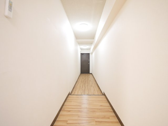 弓之町ビルの玄関