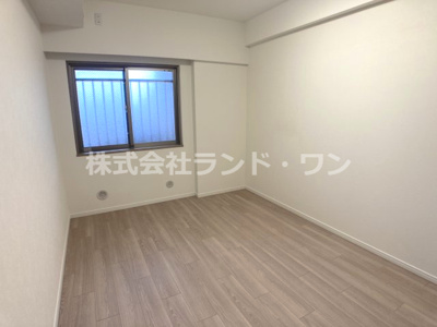 【洋室】 | コスモ・ザ・パークス清瀬の森 | 約6.5帖の洋室