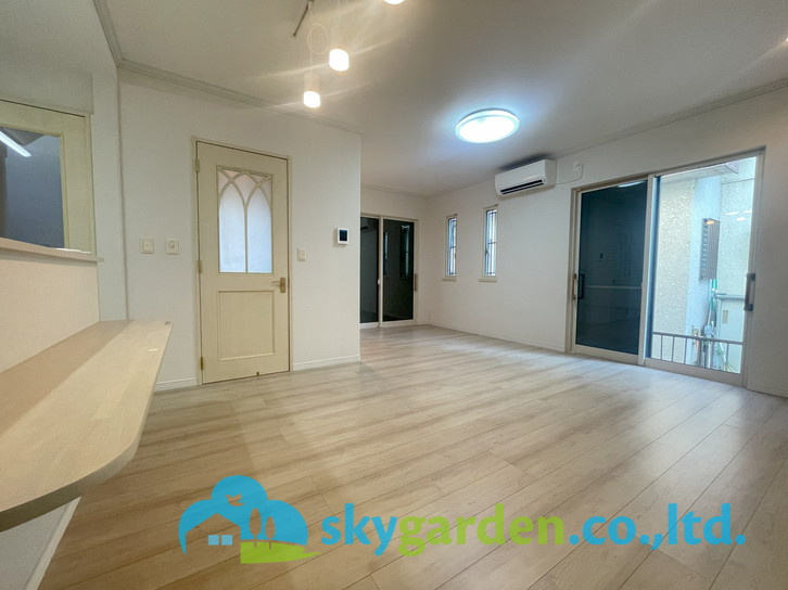 茅ヶ崎市高田4丁目　中古戸建の居間・リビング