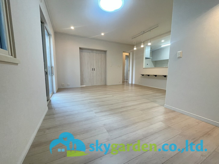 茅ヶ崎市高田4丁目　中古戸建の居間・リビング