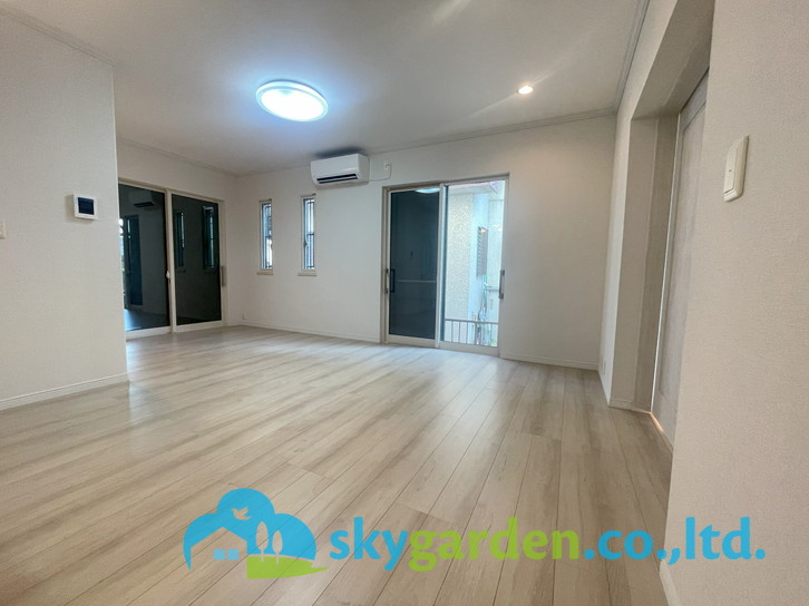 茅ヶ崎市高田4丁目　中古戸建の居間・リビング