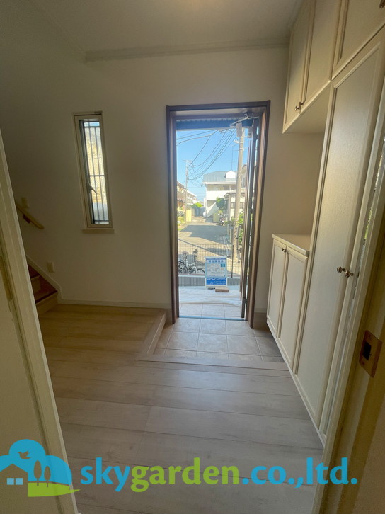 茅ヶ崎市高田4丁目　中古戸建の玄関