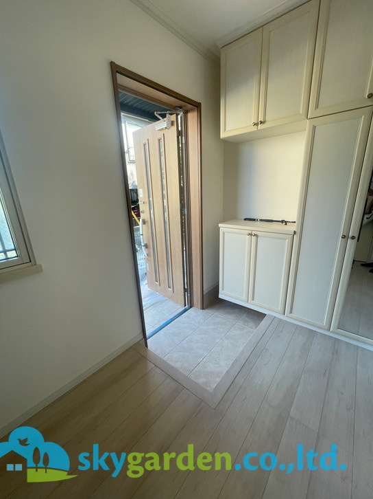 茅ヶ崎市高田4丁目　中古戸建の玄関