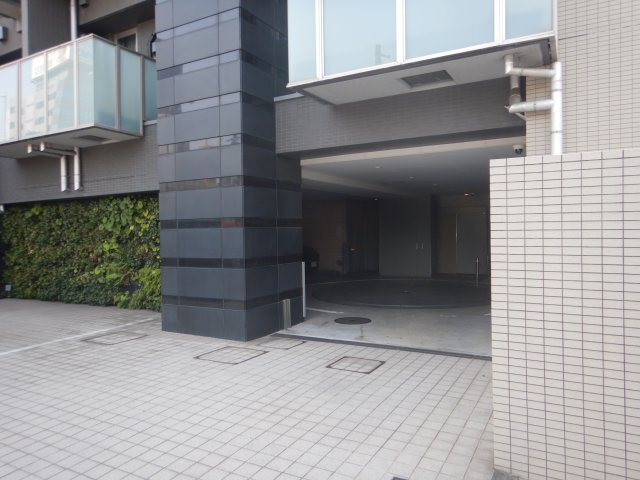 ブランズ東麻布の駐車場