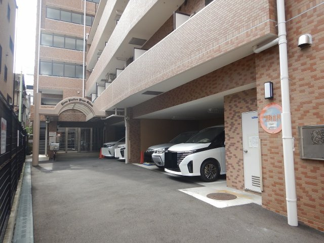 ライオンズステーションプラザ大島の駐車場