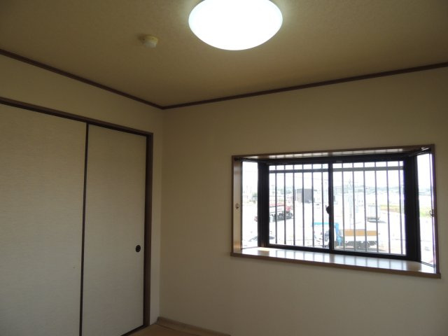 アーバンヒル広川【キャッシュバック対象物件】の和室|明るい和室です