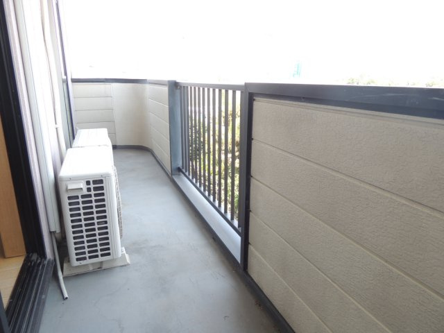 アーバンヒル広川【キャッシュバック対象物件】のバルコニー|バルコニーからの眺めを楽しみながら食事をしませんか