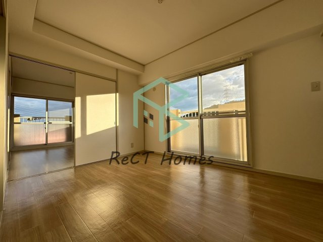 高岡中村コーポパートⅠの居間・リビング