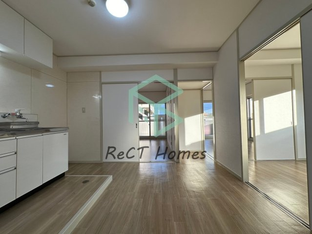 高岡中村コーポパートⅠの居間・リビング