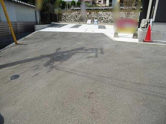 【前面道路含む現地写真】