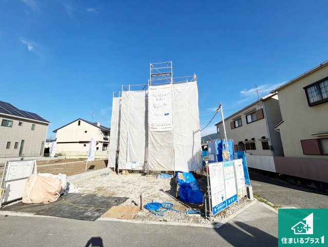 桜井市橋本　新築一戸建ての外観|周辺は落ち着いた街並みの住宅地！子育てがしやすい住環境です！まだ未完成ですが、現地でしかわからない事もございます。是非一度ご覧ください。