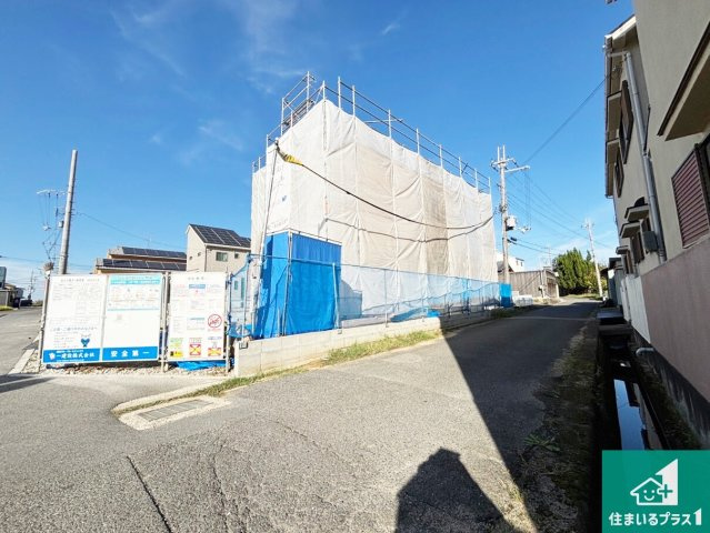 桜井市橋本　新築一戸建ての外観|周辺は落ち着いた街並みの住宅地！子育てがしやすい住環境です！まだ未完成ですが、現地でしかわからない事もございます。是非一度ご覧ください。