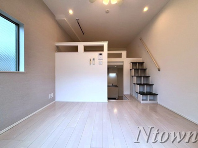 【居間・リビング】 | ハーモニーテラス佐古前町Ⅱ | こちらの居間で趣味の時間をお楽しみください