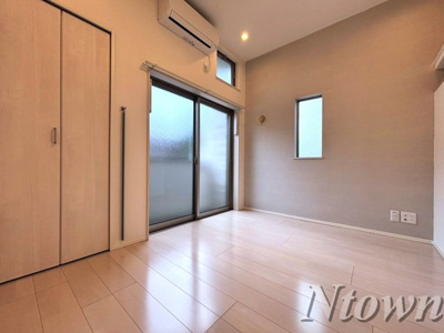 【居間・リビング】 | ハーモニーテラス佐古前町Ⅱ | こちらの居間で趣味の時間をお楽しみください