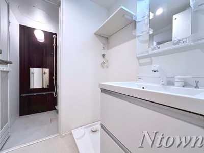 【洗面所】 | ハーモニーテラス佐古前町Ⅱ | 明るい洗面所です