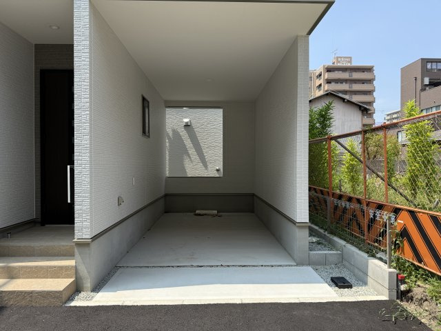 明石市天文町２丁目新築戸建２号棟の駐車場