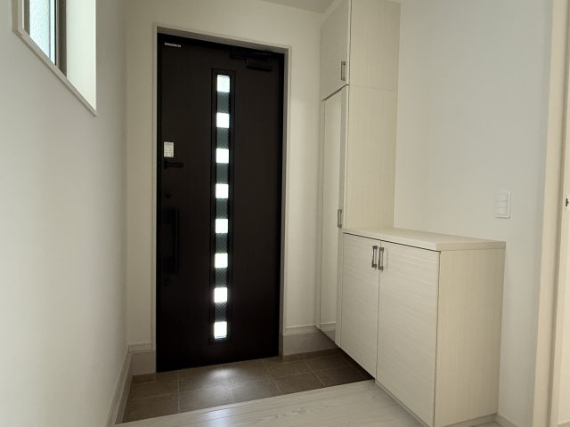 明石市天文町２丁目新築戸建２号棟の玄関