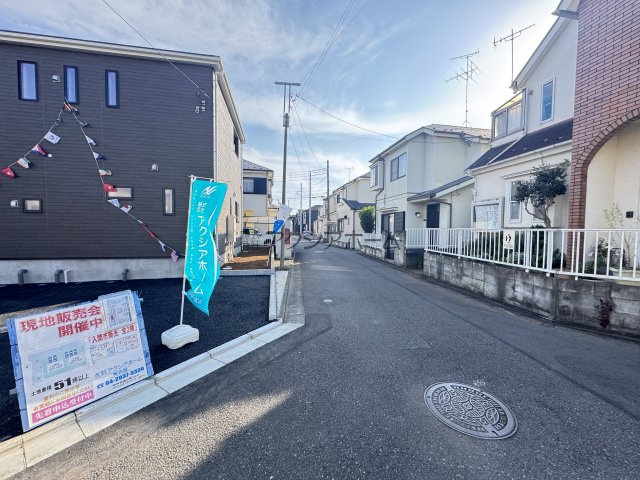 入間市新光・全2棟　新築一戸建　1号棟　～北西角地～の前面道路含む現地写真