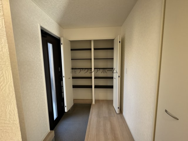 入間市新光・全2棟　新築一戸建　1号棟　～北西角地～の玄関|シューズクローゼット