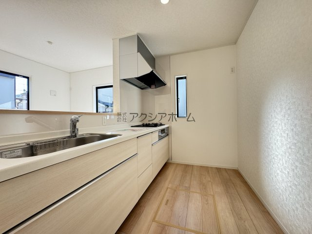 入間市新光・全2棟　新築一戸建　1号棟　～北西角地～のキッチン|リビングが見渡せる対面式キッチン