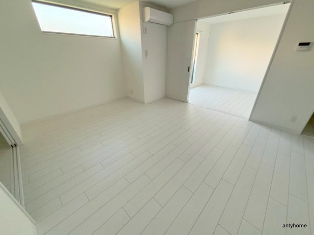 ボヌール緑地公園　仲介手数料無料の居間・リビング