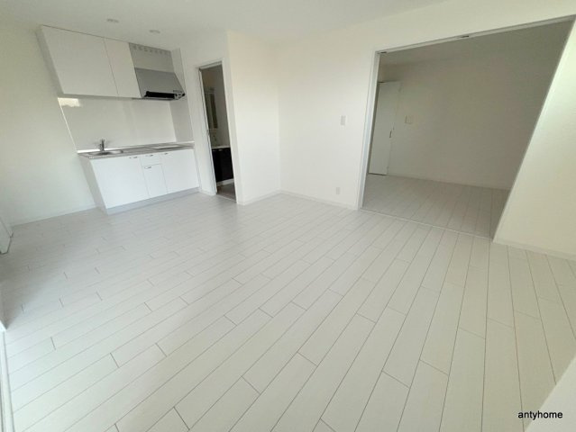 ボヌール緑地公園　仲介手数料無料の居間・リビング