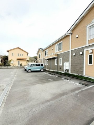 【駐車場】 | メゾン・ラ・ジェルメ | 車をお持ちの方に嬉しい駐車場付きの物件です