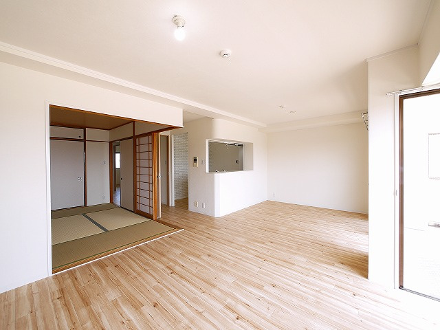 CERES学園前の居間・リビング|おしゃれな居間です