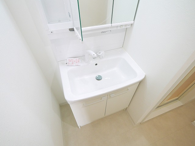 CERES学園前の洗面所|ゆったりとスペースのある洗面所