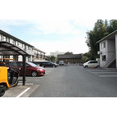ウッド・オータムBの駐車場