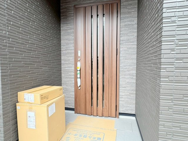 タマタウン　岐阜市西改田　全6区画分譲の玄関|玄関ドアの鍵はディンプルキーと内側はサムターンキーになっており防犯性の高い仕様になっています。