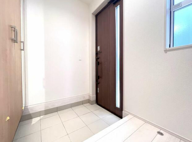 ブルーミングガーデン　福岡市東区大岳３丁目２棟の玄関