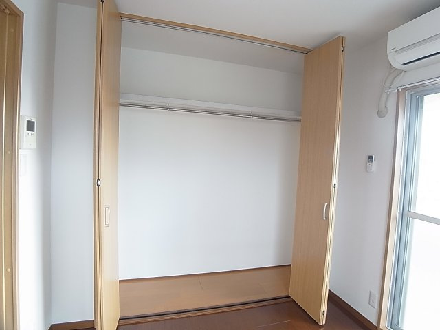 クイーンズハイツ名倉の収納|大型クローゼット