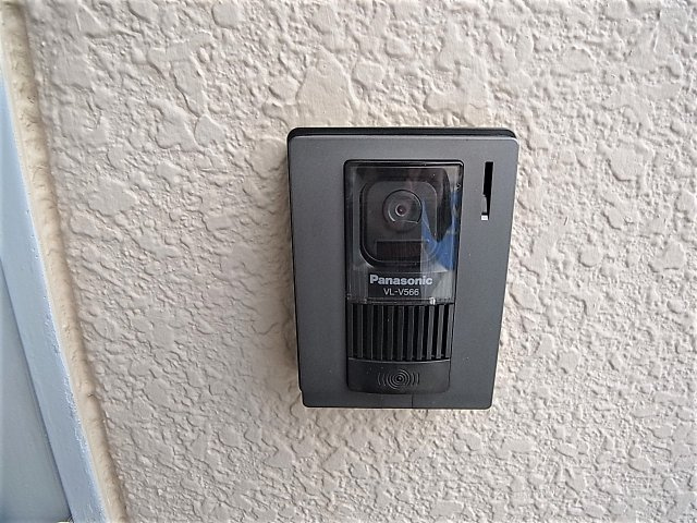 クイーンズハイツ名倉のセキュリティ|モニターフォンで顔が分かり安心です