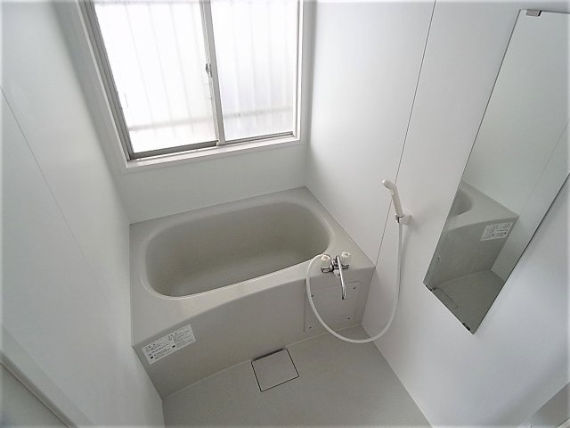 クイーンズハイツ名倉の浴室|綺麗で清潔感のあるバスルーム