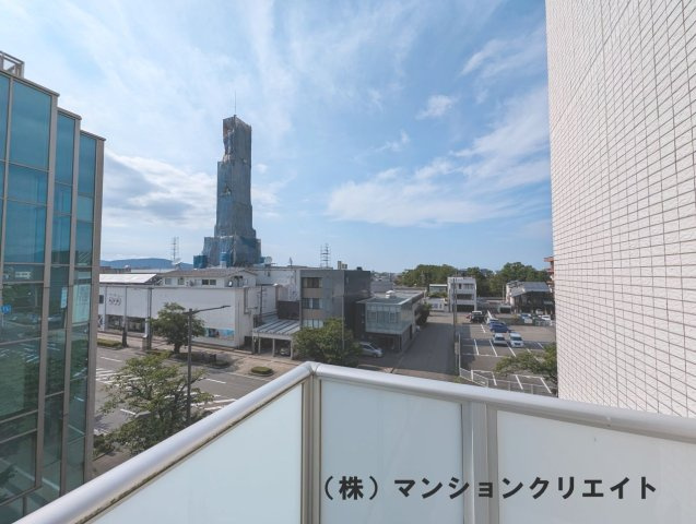 プレミスト大手さくら通りの展望|バルコニーからはNHK放送局が見えます