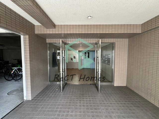 土井ハイツ北条口のエントランス