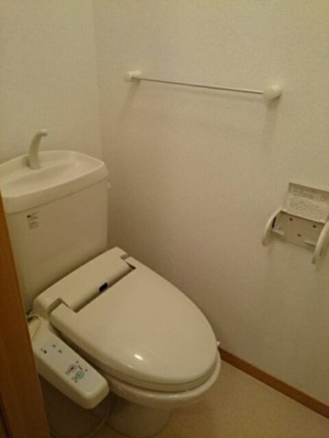【トイレ】 | ビルゴ・メーラＡ | 落ち着いた色調のトイレです