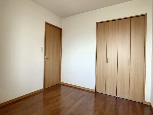 北九州市八幡西区上香月３丁目の賃貸マンションの居間・リビング