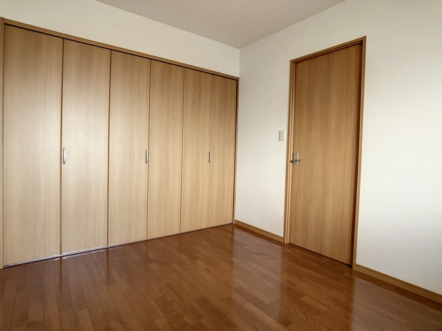 北九州市八幡西区上香月３丁目の賃貸マンションの居間・リビング